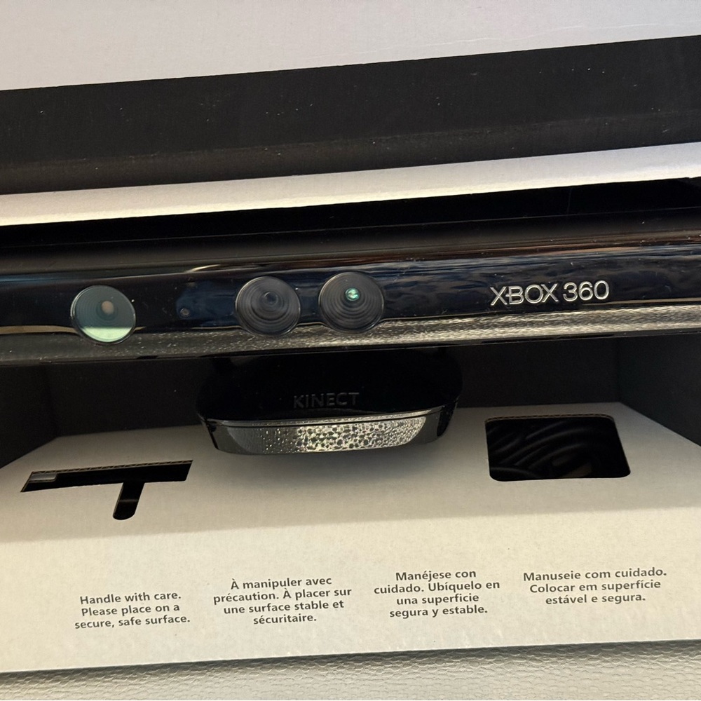 Xbox 360 Kinect Sensor - Black - Picture 7 of 8